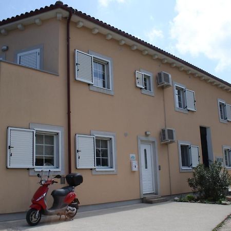Apartments Pegla Nerezine Bagian luar foto