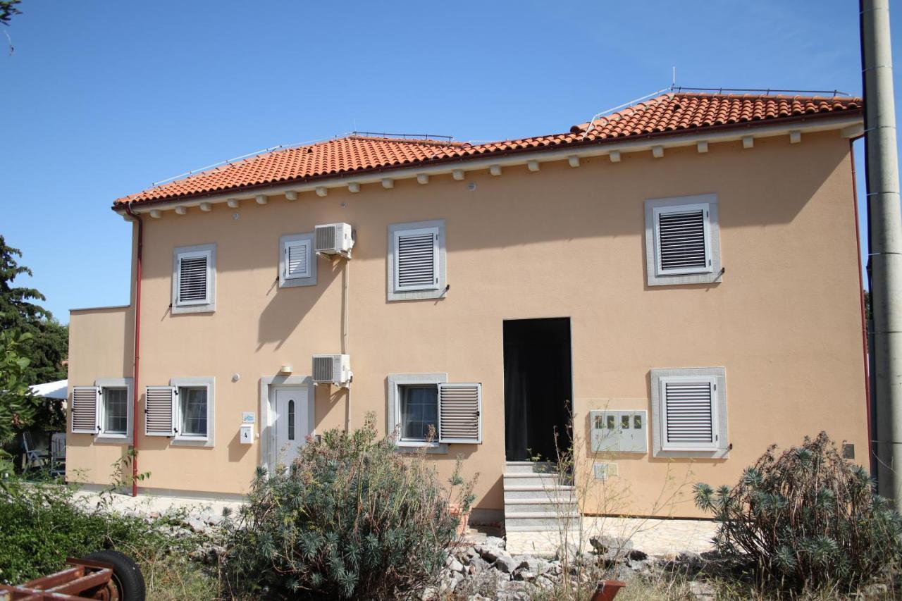 Apartments Pegla Nerezine Bagian luar foto