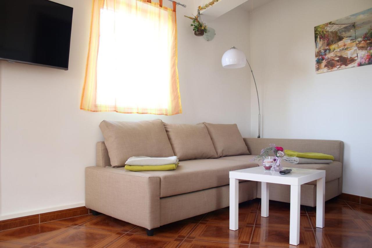 Apartments Pegla Nerezine Bagian luar foto