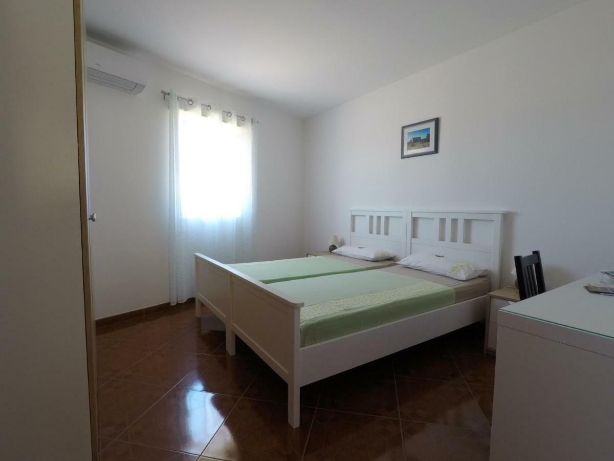 Apartments Pegla Nerezine Bagian luar foto