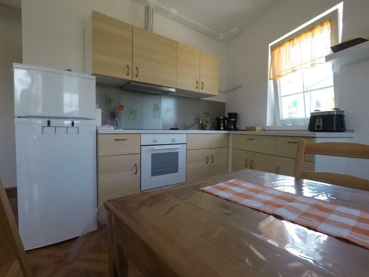 Apartments Pegla Nerezine Bagian luar foto