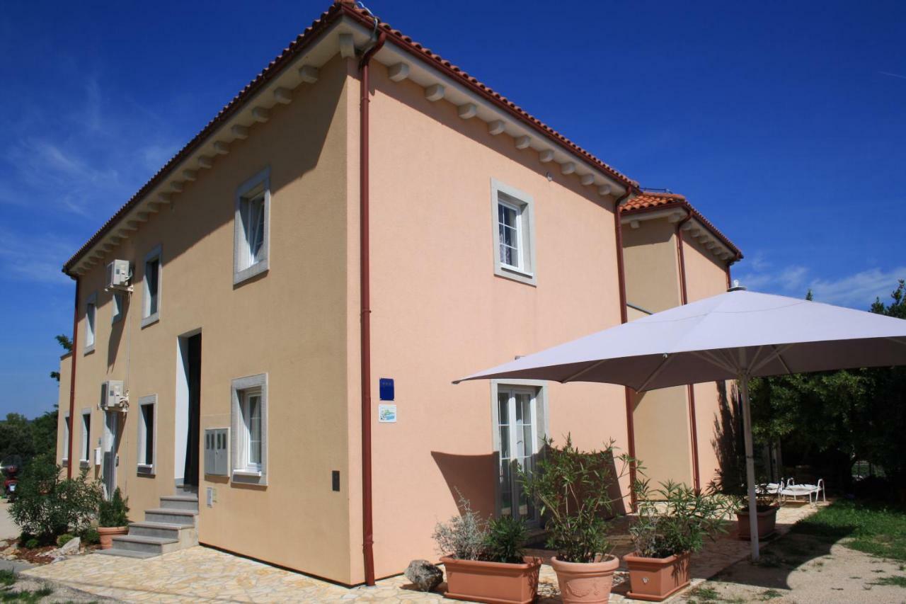 Apartments Pegla Nerezine Bagian luar foto