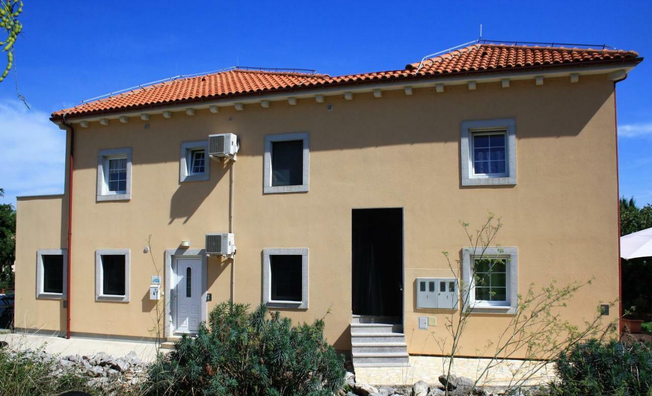 Apartments Pegla Nerezine Bagian luar foto